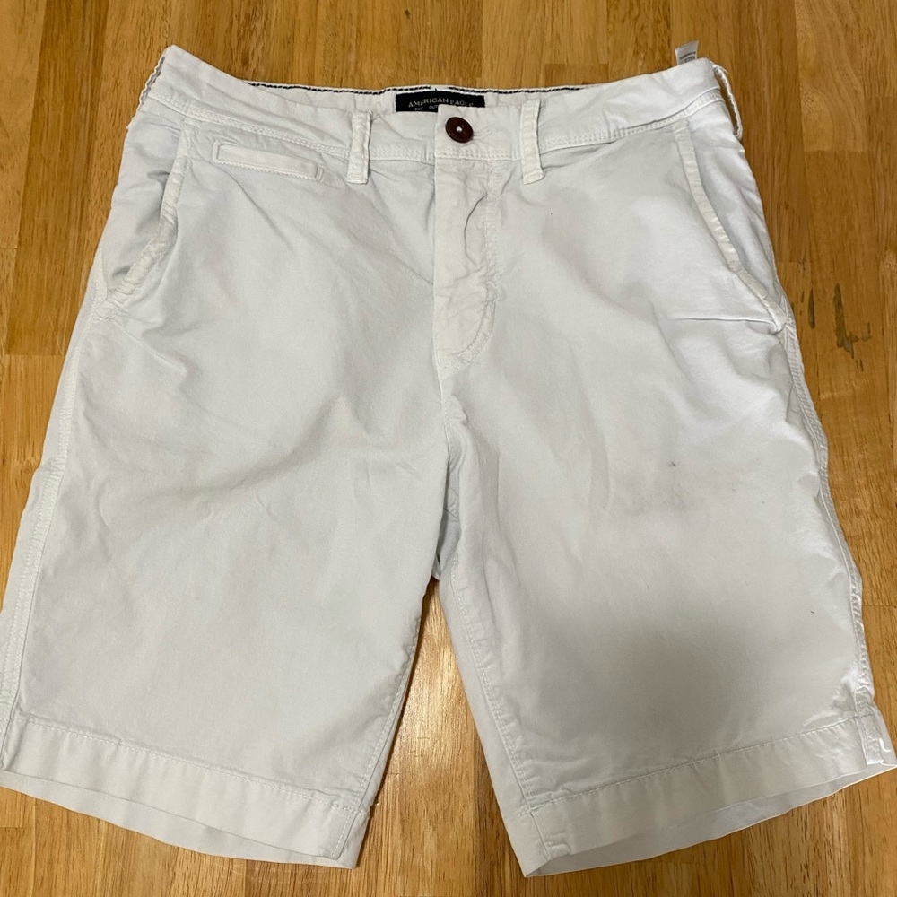 White American Eagle Khaki shorts